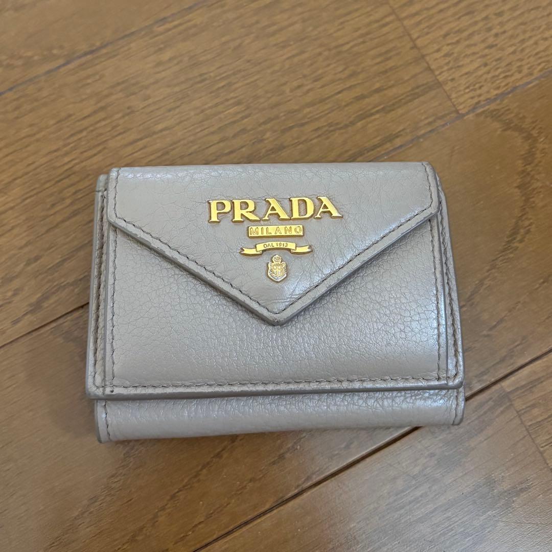 PRADA 3つ折り財布
