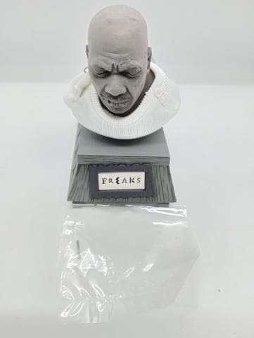 フリークス ランディアン王子 タバコを吸う芋虫男 ポリストーン スタチュー未開封