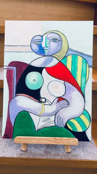 ピカソの作品《本読んでの女》