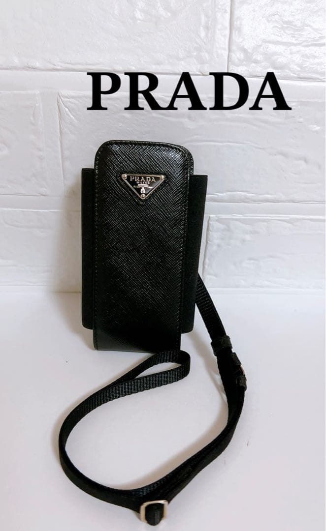 プラダ　PRADA ガラケーケース　ストラップ　小物入れ　ブラック