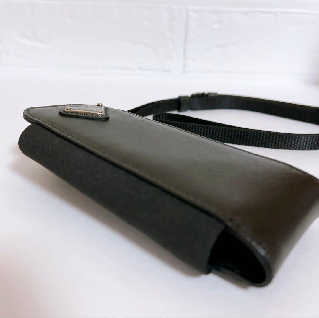 プラダ　PRADA ガラケーケース　ストラップ　小物入れ　ブラック