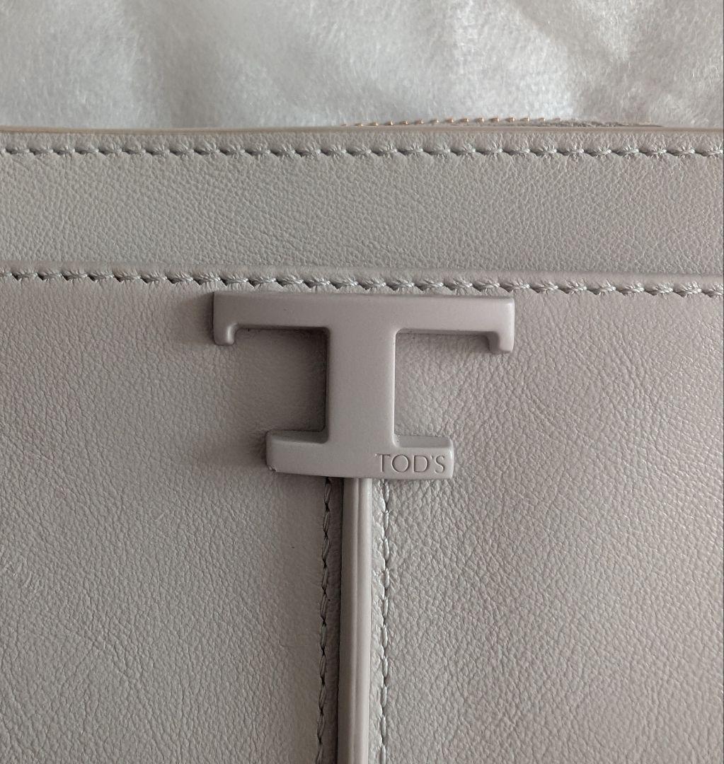 TOD'S 二つ折り財布 ライトグレー
