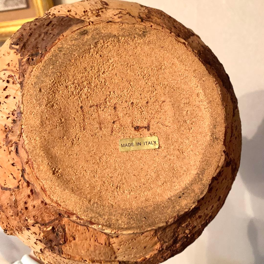 樹皮コルクで覆われたガラス瓶