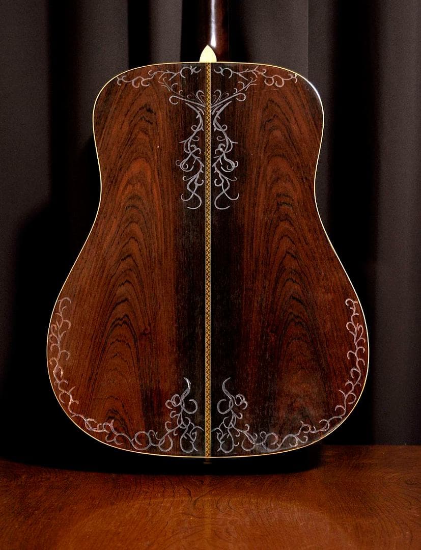★Ｋ.COUNTRY Dシリーズがもつ華やかな場面の演出【彫刻装飾ギター】