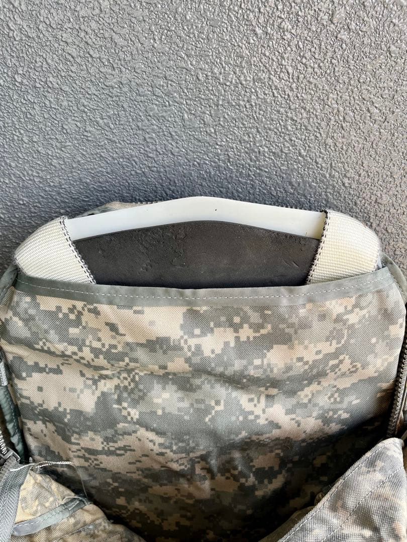 米軍放出品MOLLE2アサルトパック リュック バックパック ショベルポーチ付き