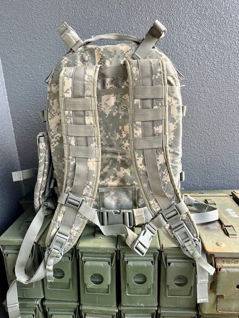 米軍放出品MOLLE2アサルトパック リュック バックパック ショベルポーチ付き