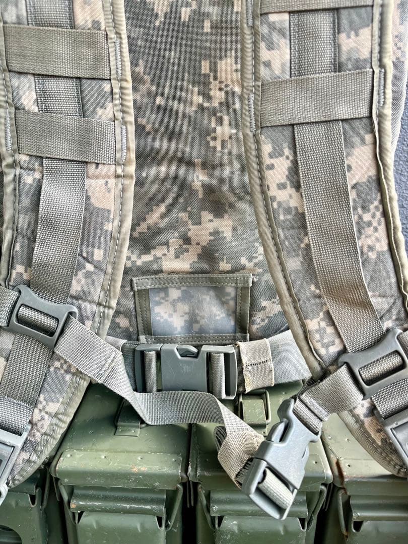 米軍放出品MOLLE2アサルトパック リュック バックパック ショベルポーチ付き