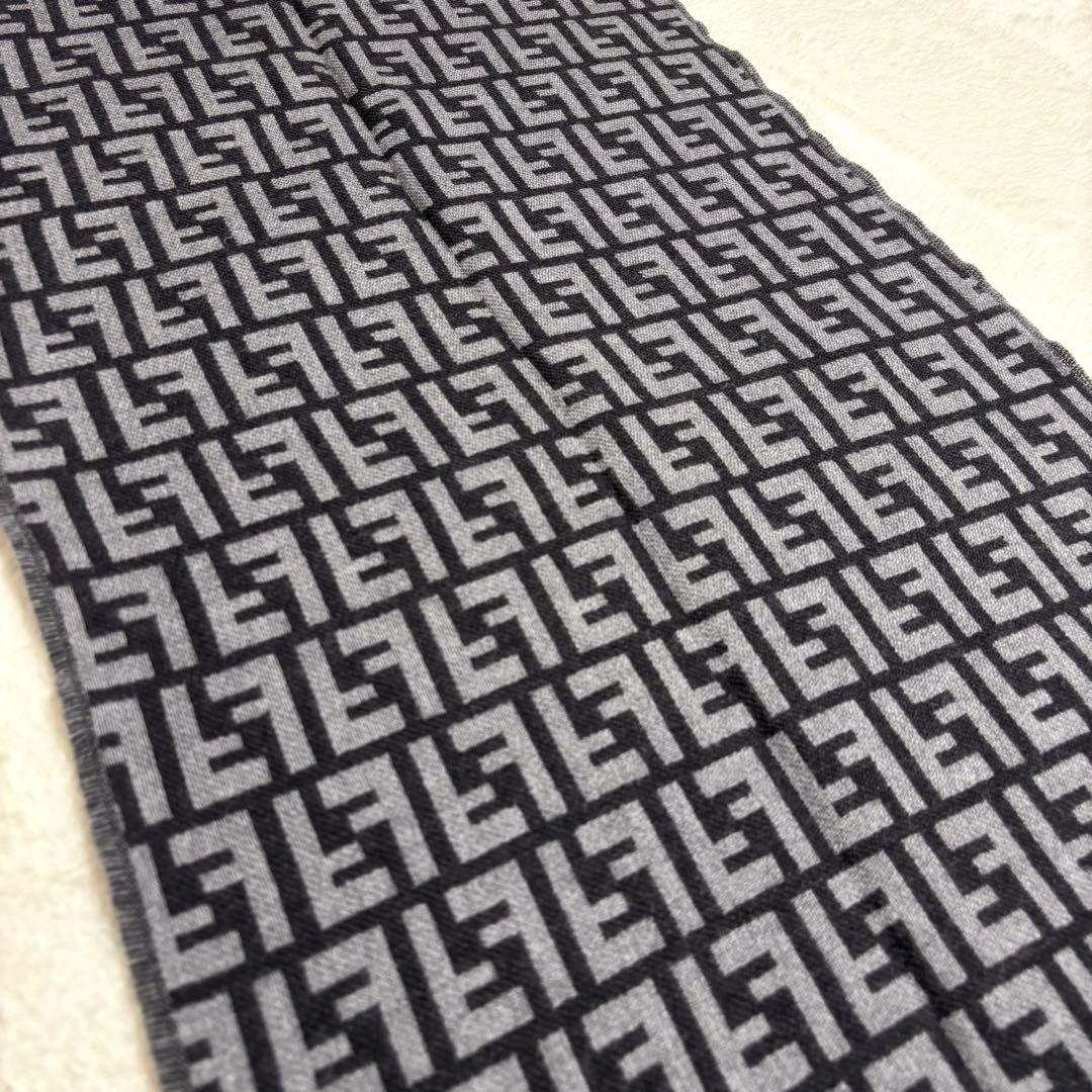 FENDI フェンディ ズッカ柄 マフラー ウール 総柄 グレー × ブラック
