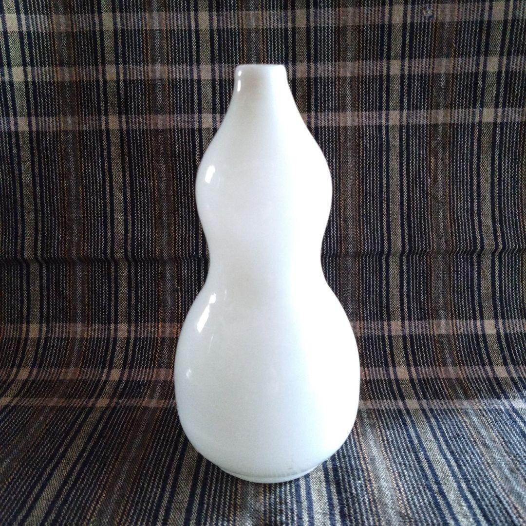 乳白色瓢形ガラス徳利