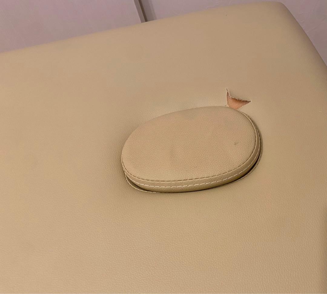 折りたたみ式　マッサージベッド、胸当て、フェイスマットのセット