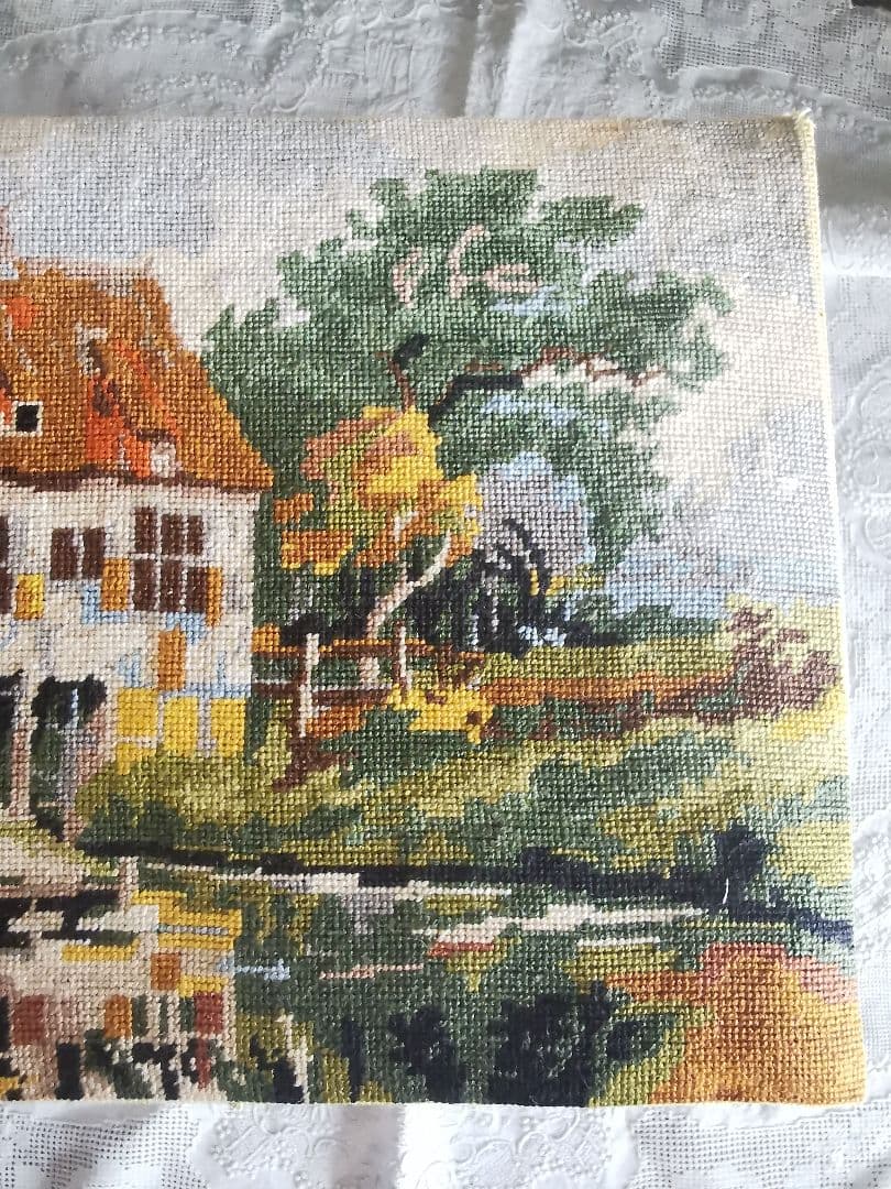 アンティーク イギリス ニードルワーク刺繍マット 水源 水と森と家と空 田園風景