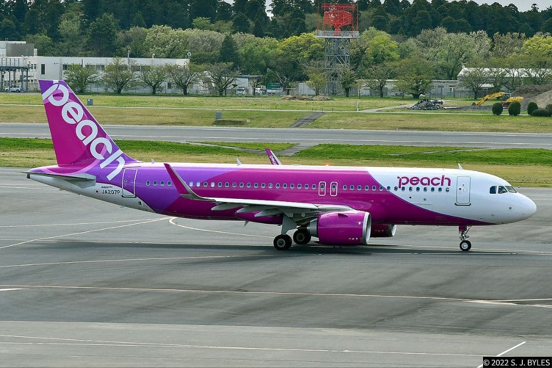 （未使用）1/200 ピーチ A320neo 旅客機（ダイキャスト）