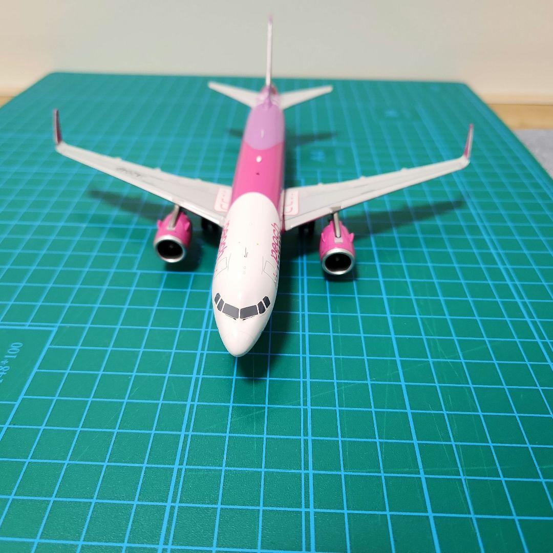 （未使用）1/200 ピーチ A320neo 旅客機（ダイキャスト）