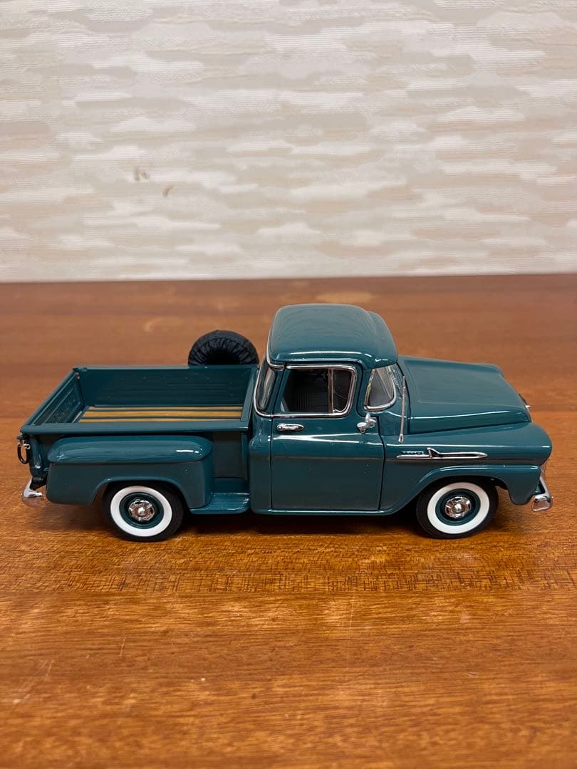 No197 ミニカー1/24 CHEVROLET APACHE PICKUP