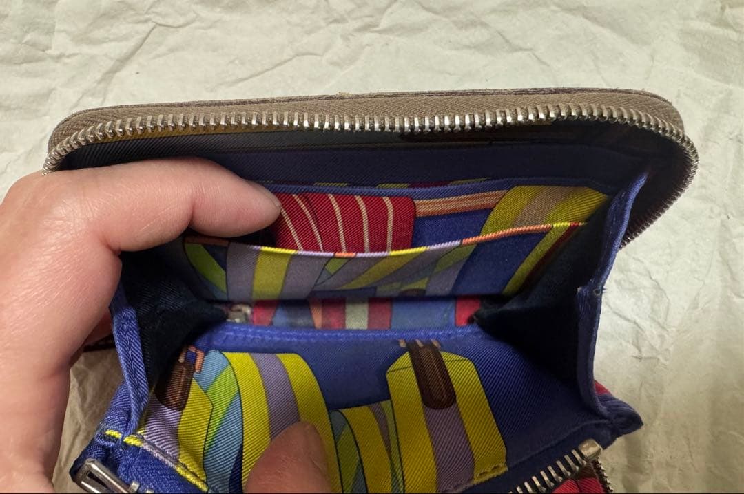 ほくろ　エルメス　シルクインコンパクト　エトゥープ