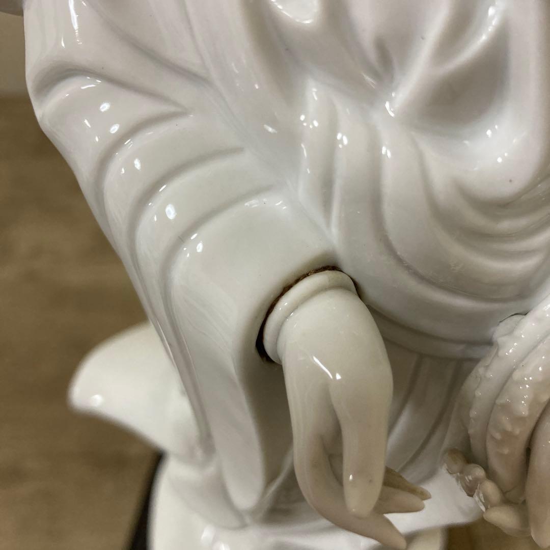 中国美術　白磁　蓮上観音立像　唐木台付　置物仏像〈検　徳化窯　観音菩薩　青磁