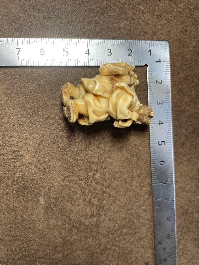 ⚫️新年セール⚫️根付 骨 牙等（天然素材） 翁 『光俊』銘有り