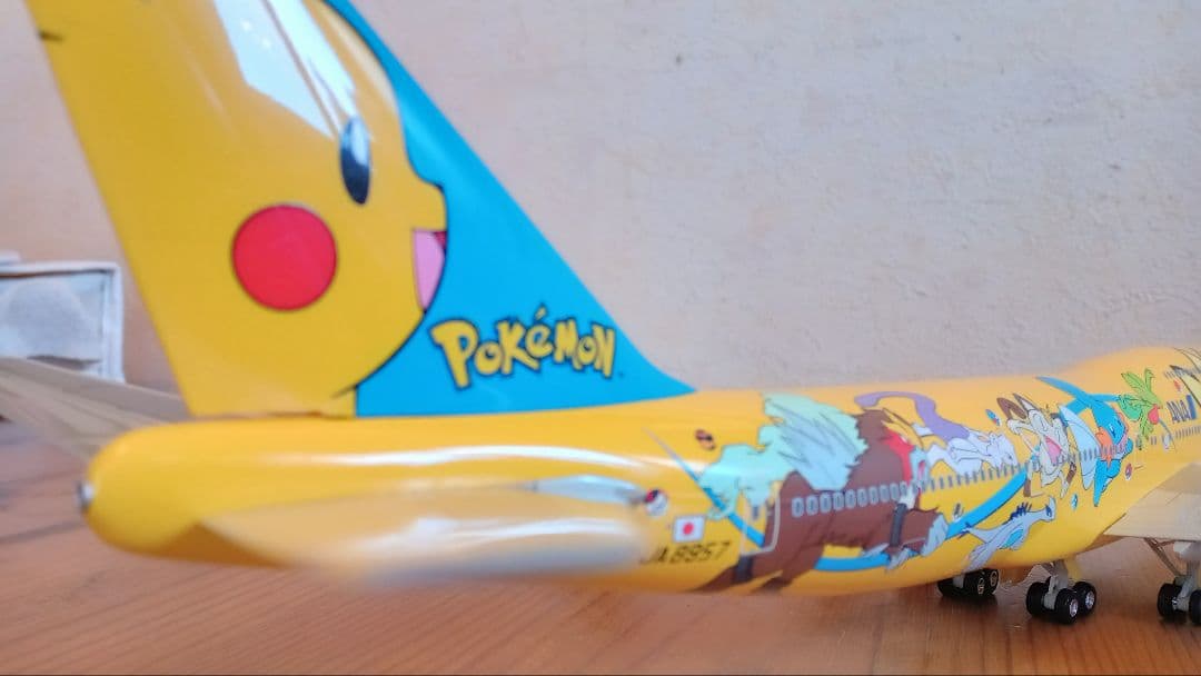 全日空商事 1/200 ANA BOEING 747-400 JA8957