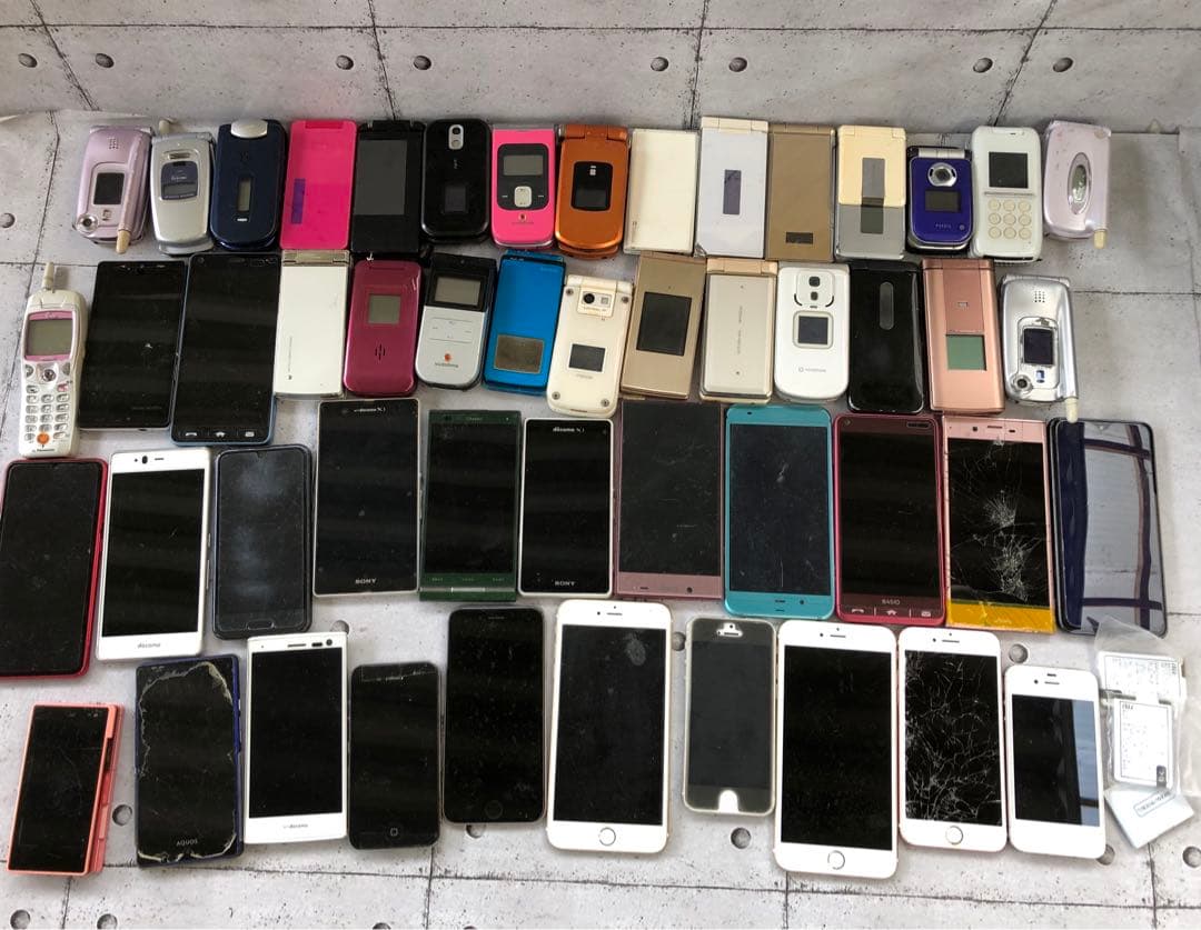 携帯電話 ジャンク品 計50台 まとめ売(L125)