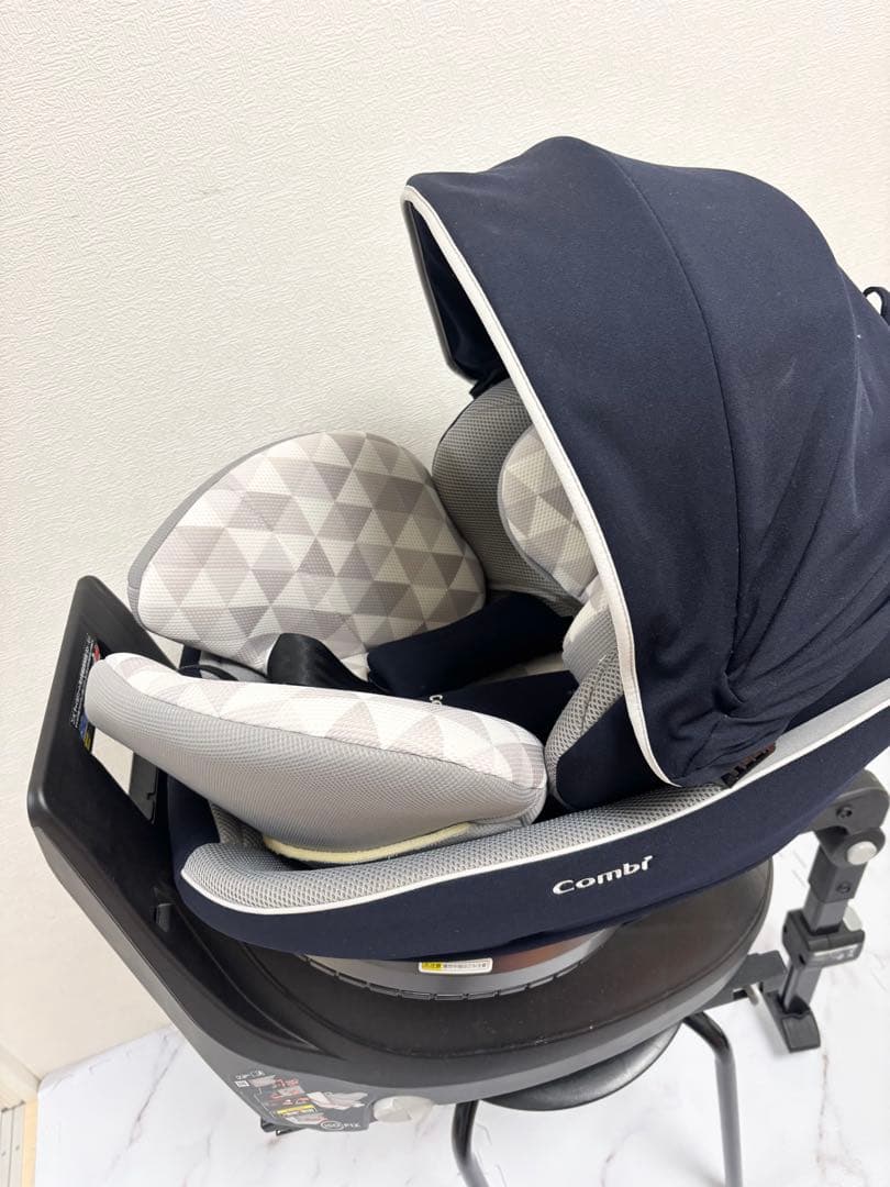 美品　コンビ　クルムーヴスマート　ISOFIX エッグショック　紺　回転式