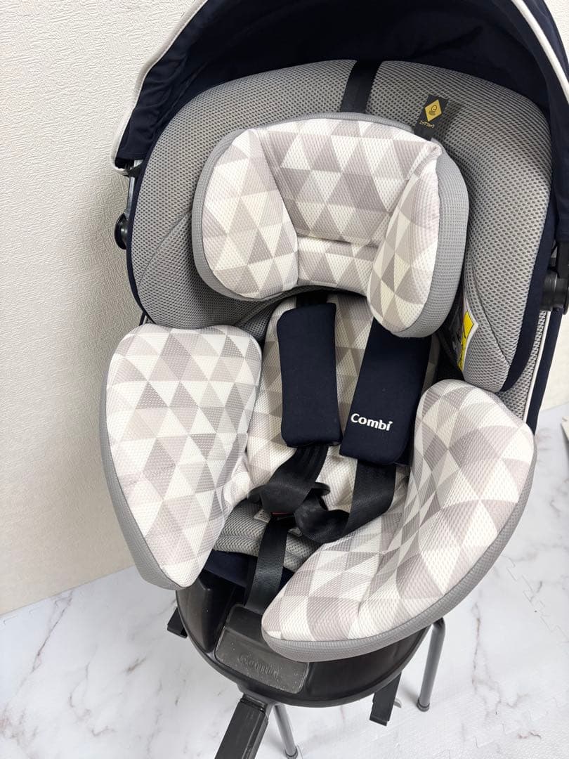 美品　コンビ　クルムーヴスマート　ISOFIX エッグショック　紺　回転式