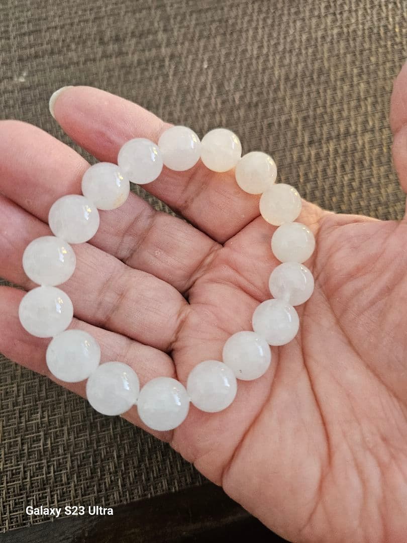 乙女鉱山産　乙女水晶１２mm１７玉ブレスレット