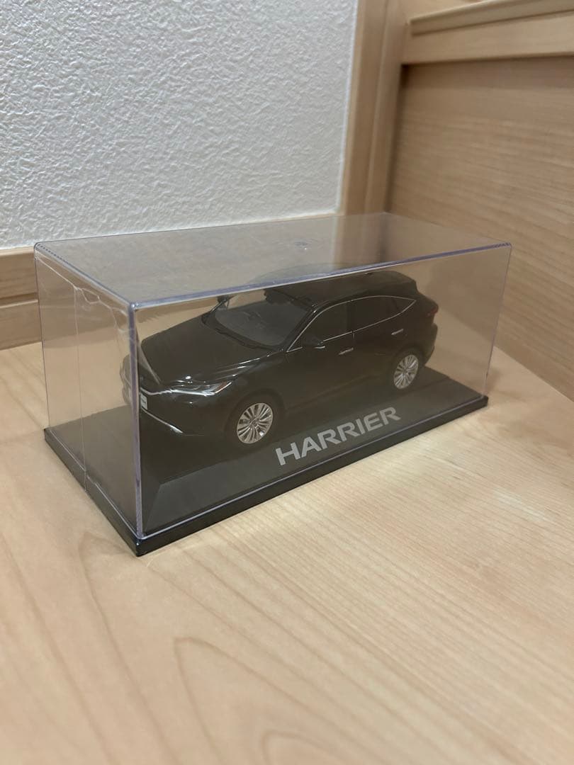 トヨタ ハリアー　1/30 黒色