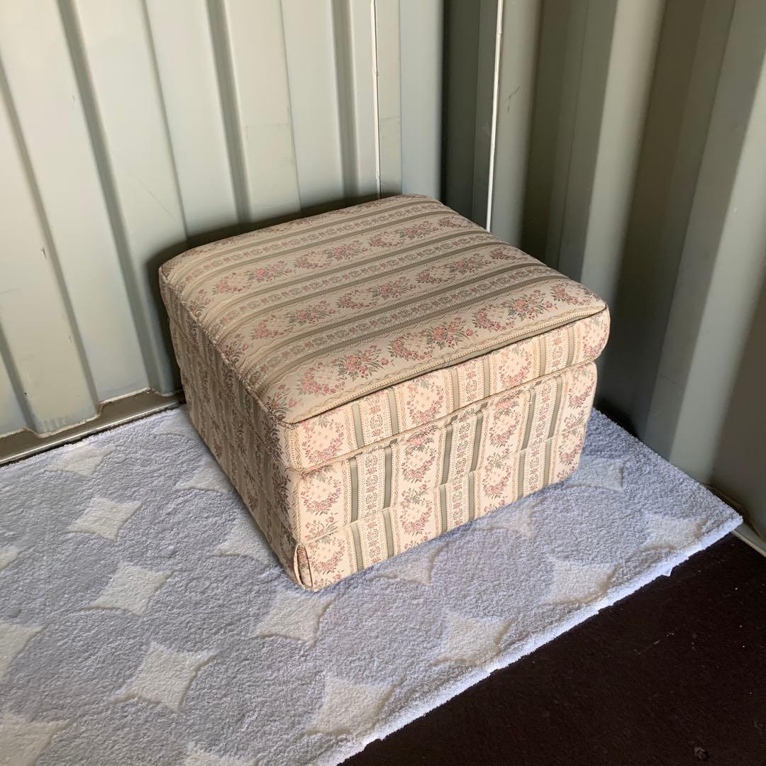 オットマン・スツール Demis777