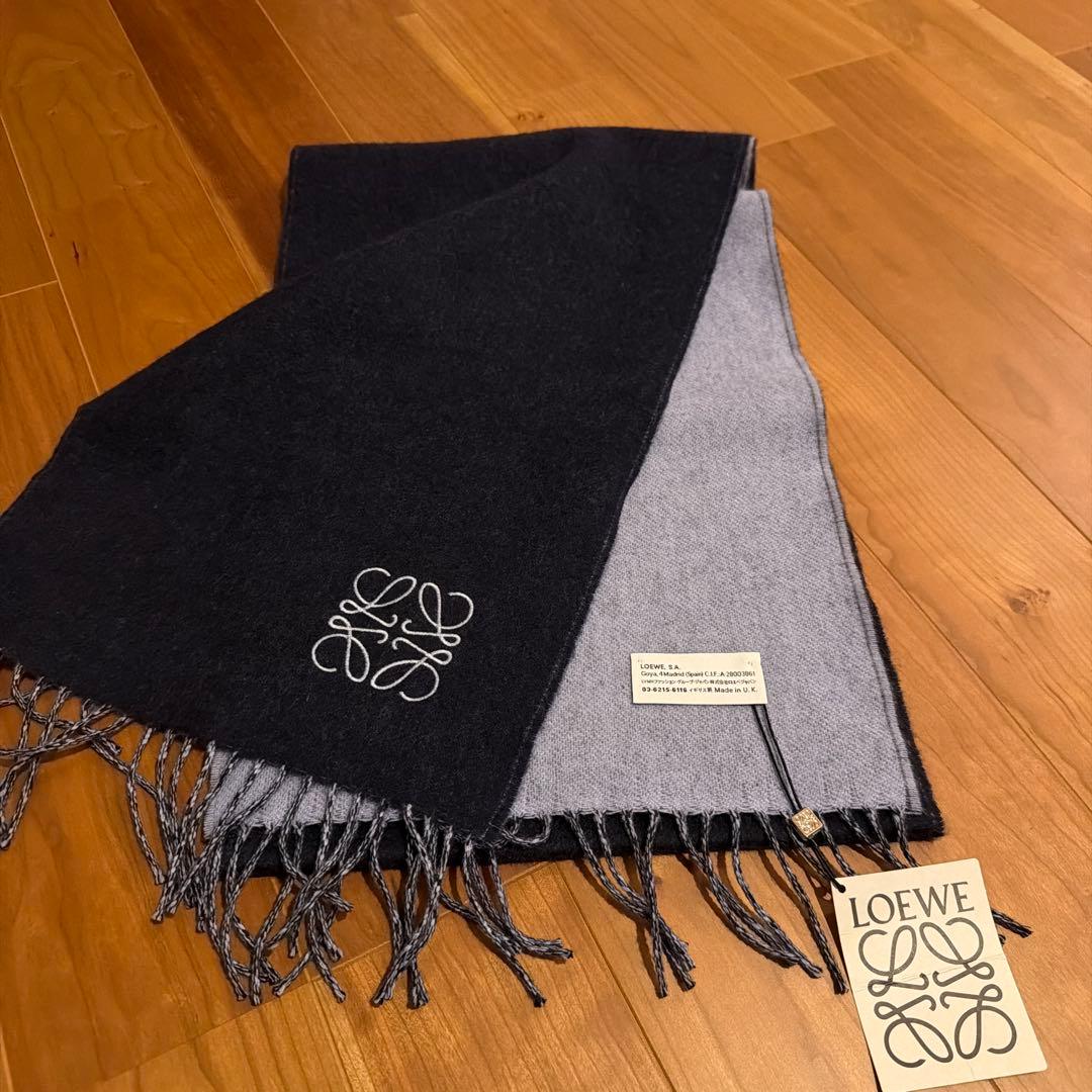 もも　ロエベ　マフラー