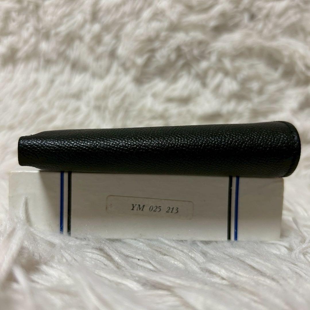 イヴサンローラン 二つ折り財布　ロゴ型押し ブラック