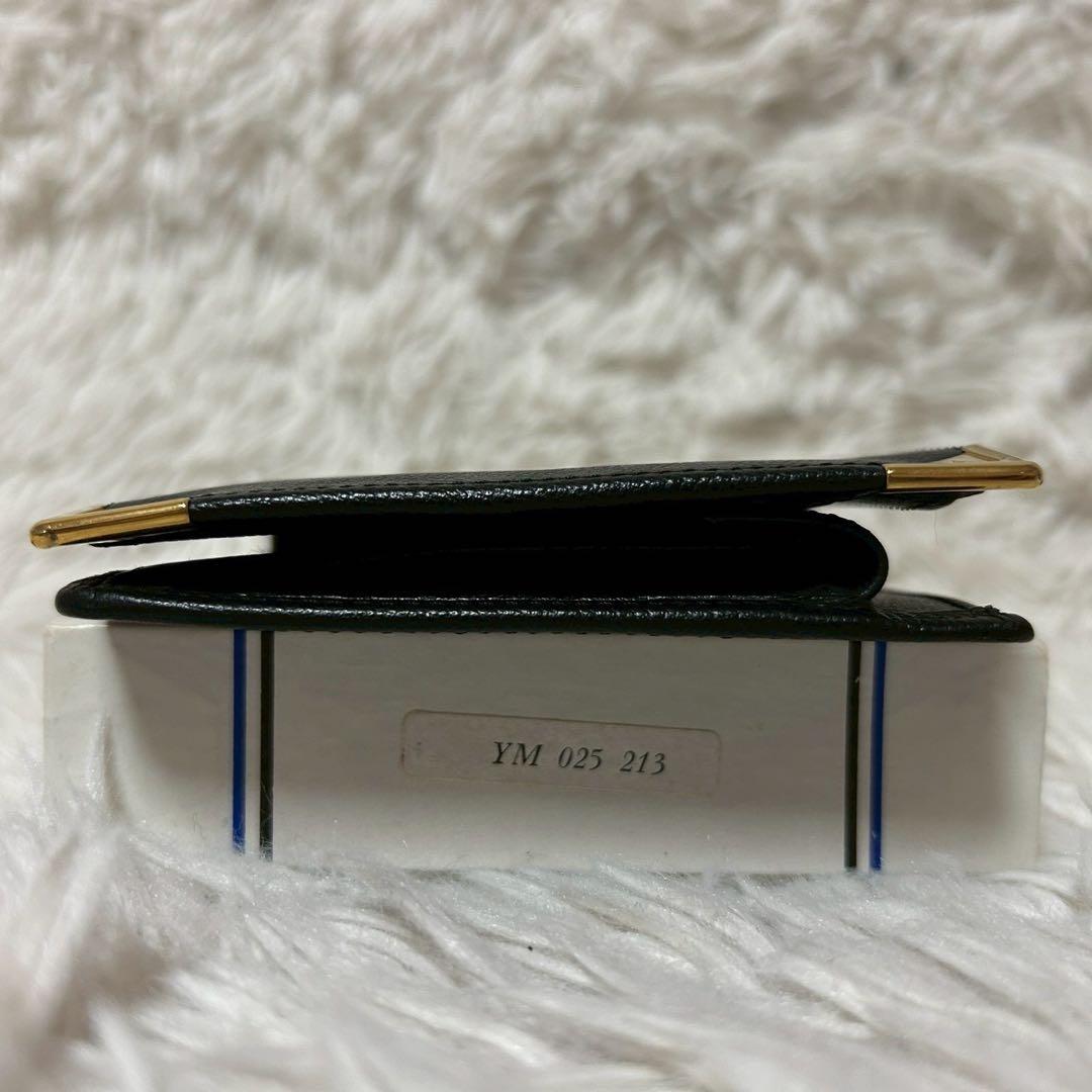 イヴサンローラン 二つ折り財布　ロゴ型押し ブラック