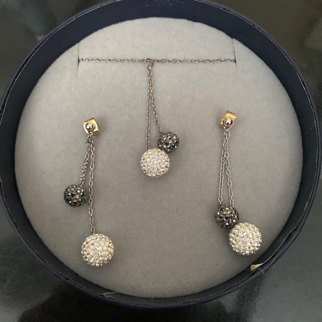 AGATHA PARIS クリスタルボールロングチェーンピアス、ネックレス