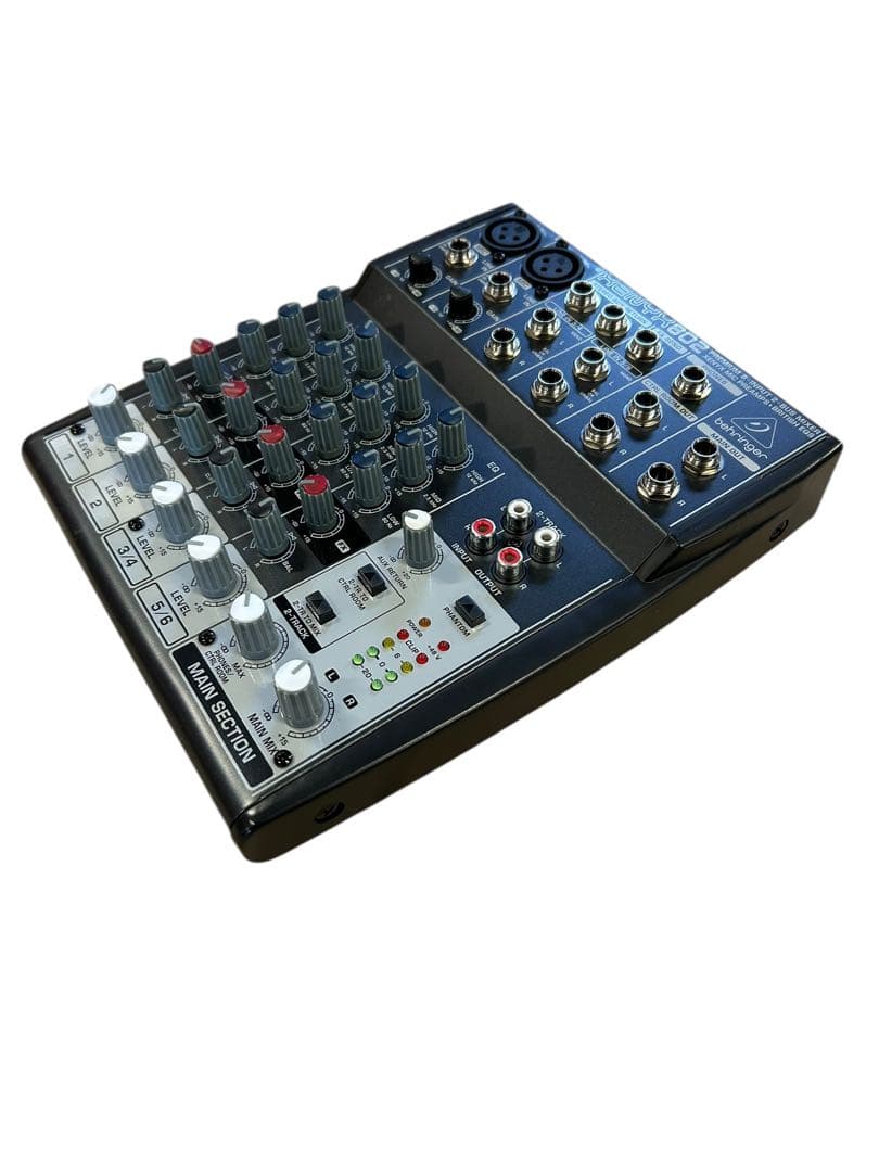 通電確認のみ　Behringer XENYX 802 アナログミキサー 本体