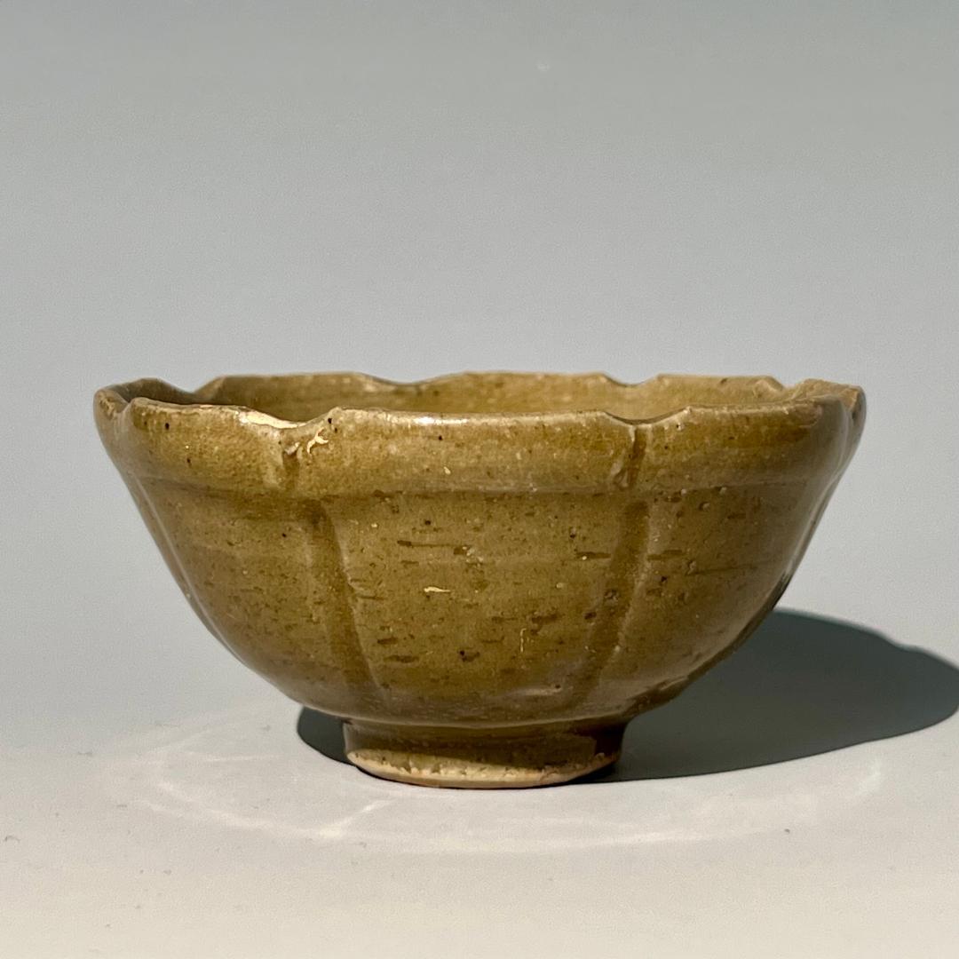 『宋』越州窯 青磁 青釉陽刻花紋盃 中国古玩美術