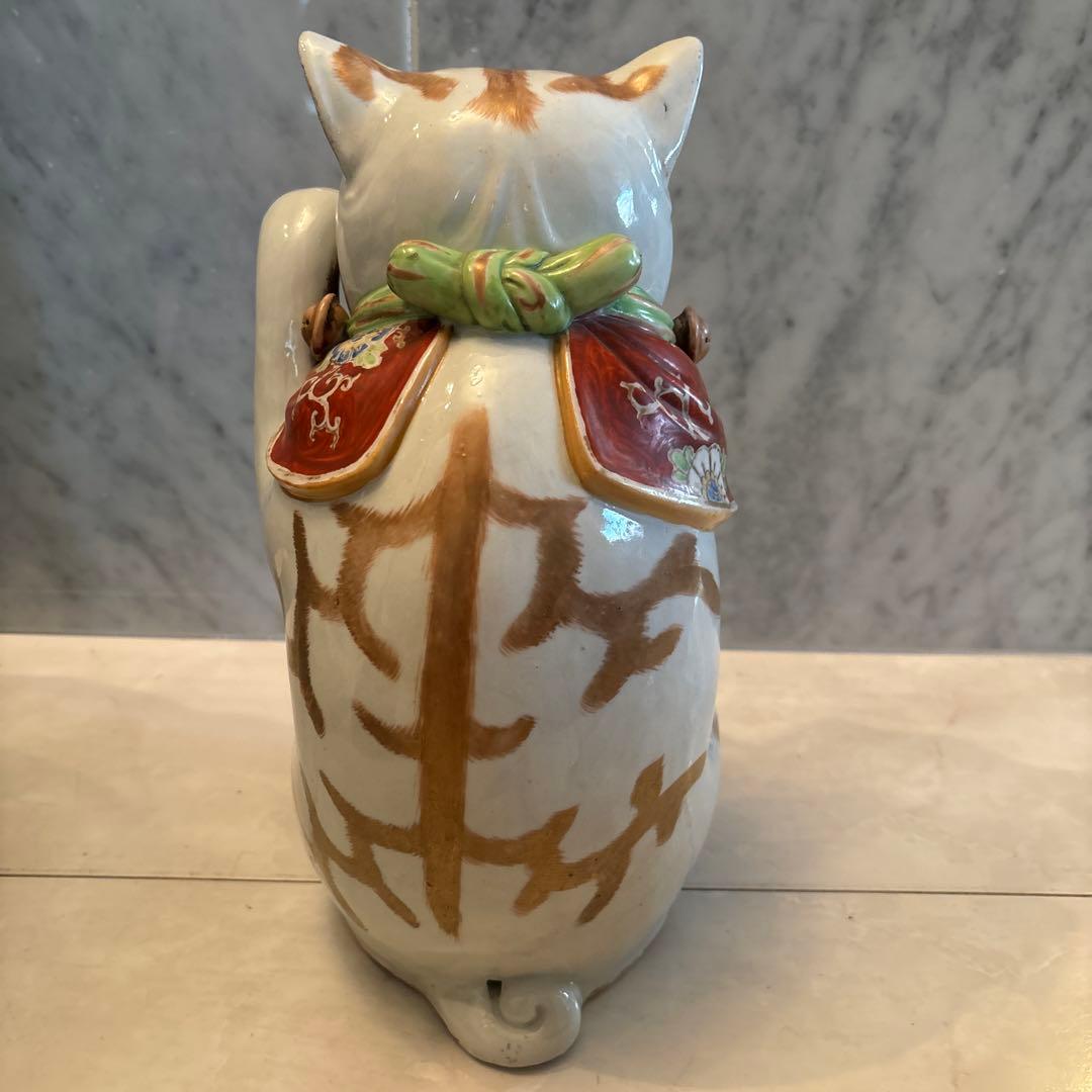 むち様アンティーク九谷焼妖艶な瞳や九谷焼独特の金彩や色彩が美しい存在感抜群招き猫