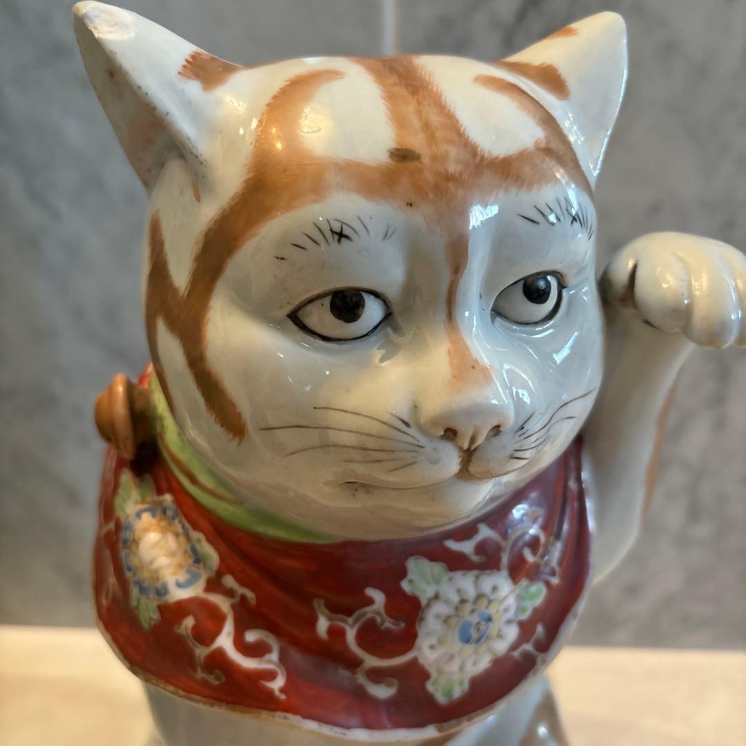 むち様アンティーク九谷焼妖艶な瞳や九谷焼独特の金彩や色彩が美しい存在感抜群招き猫