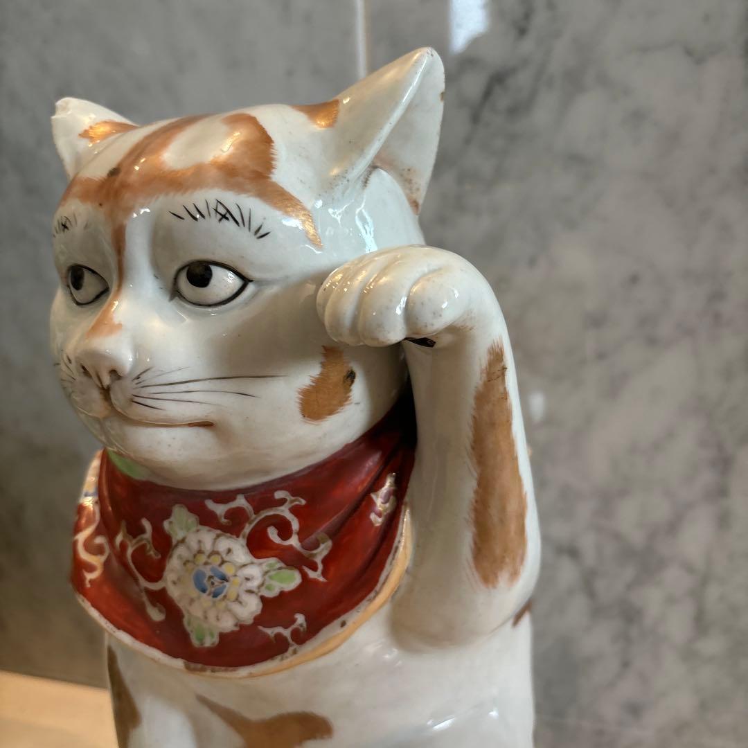 むち様アンティーク九谷焼妖艶な瞳や九谷焼独特の金彩や色彩が美しい存在感抜群招き猫