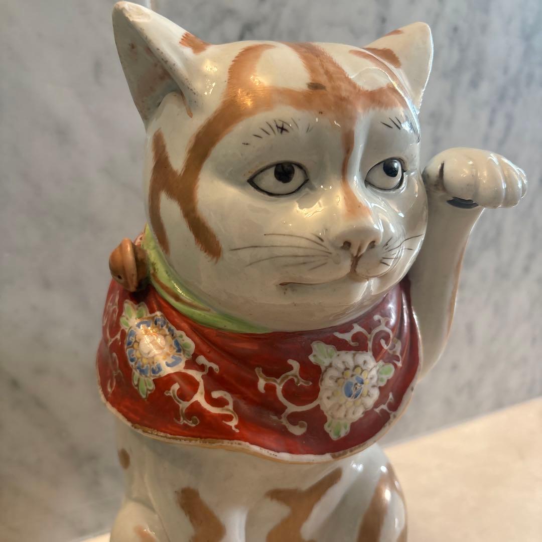 むち様アンティーク九谷焼妖艶な瞳や九谷焼独特の金彩や色彩が美しい存在感抜群招き猫
