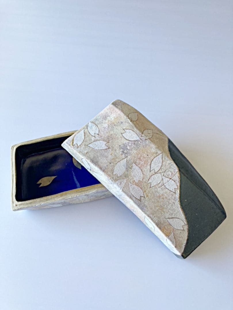 期間限定お値下げ中！！　新品未使用！！　島田恭子作　櫻　蓋物　布目金彩　益子焼