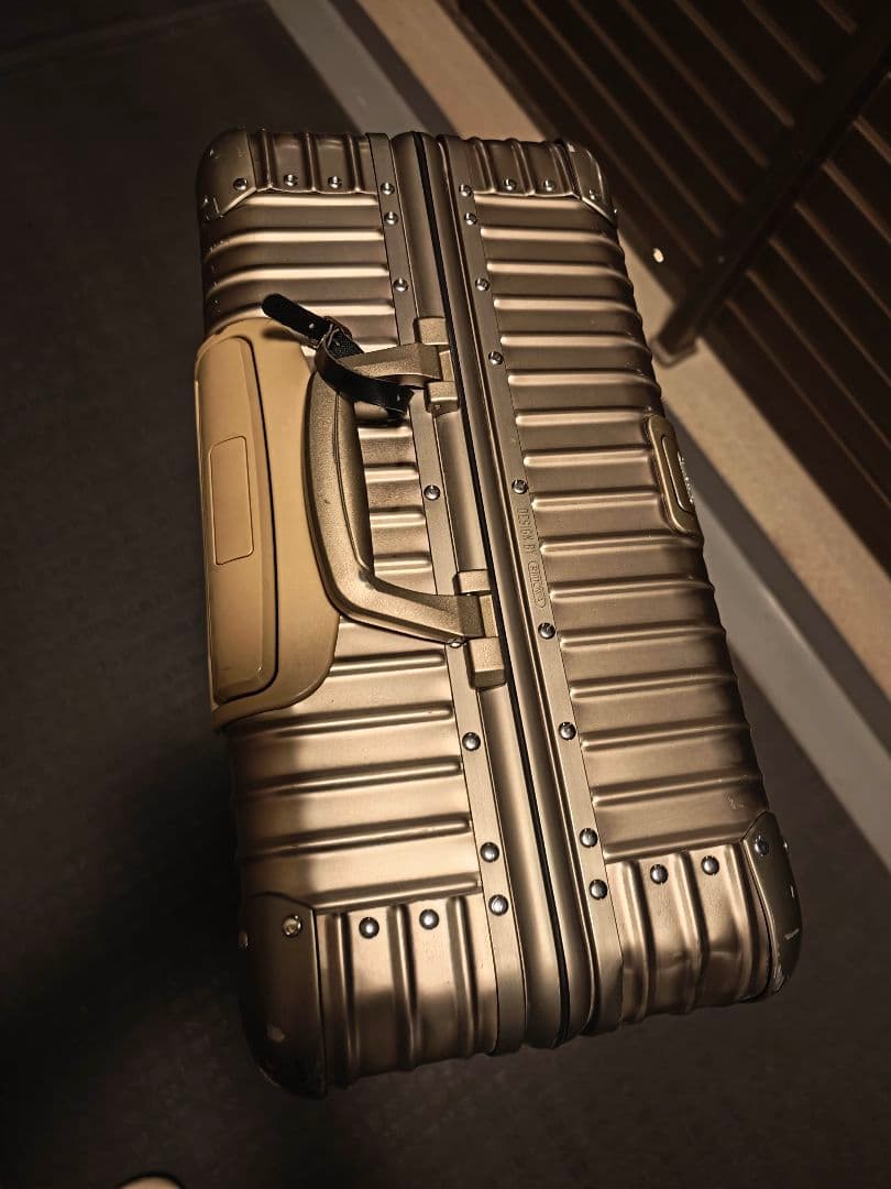 RIMOWAリモワトパーズ チタニウム82L　92073