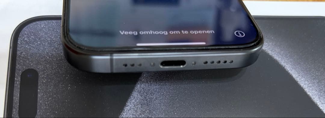 【美品】iPhone 15 Pro ブラックチタニウム 128GB