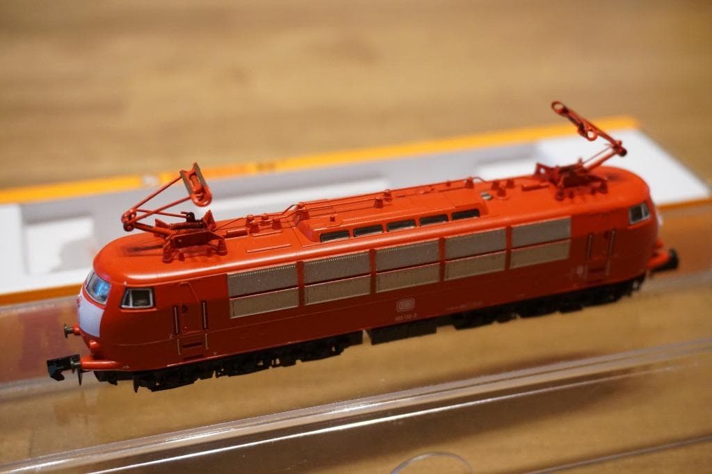 ARNOLD 品番2353 DB(ドイツ）　１０３型１１５－２　オリエント赤塗装