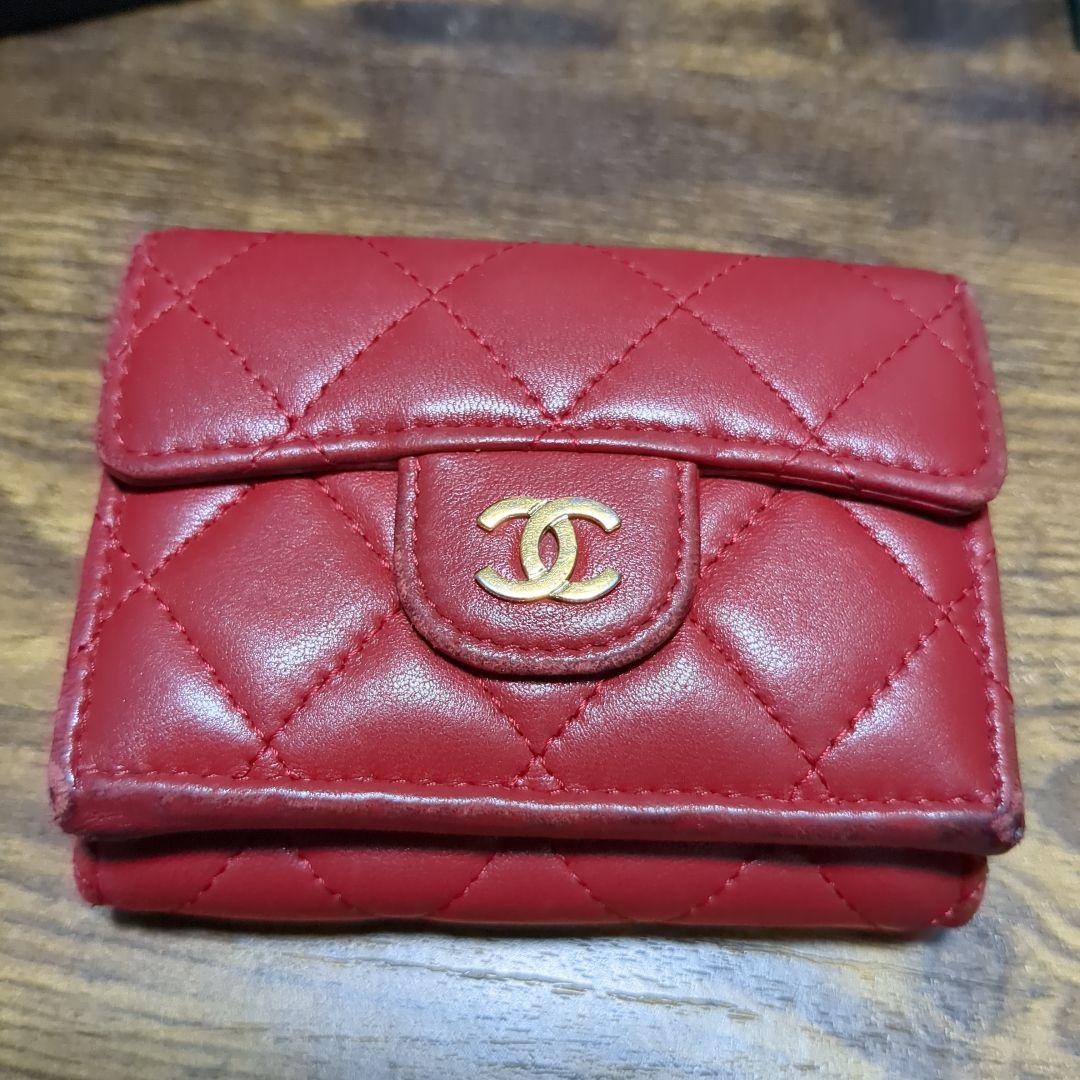 CHANEL キルティングレッド三つ折り財布
