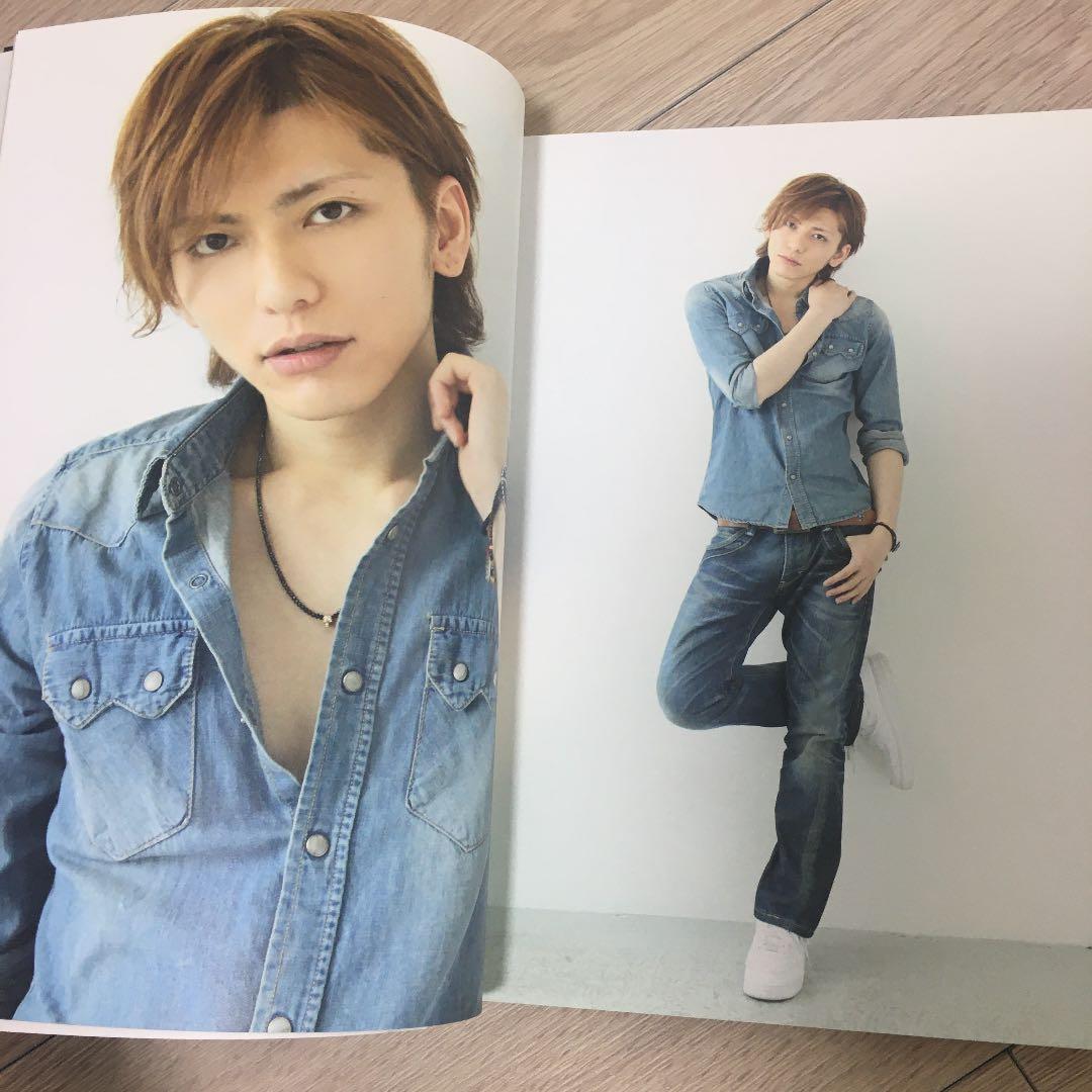 Lead 直筆生サイン入り写真集 Document