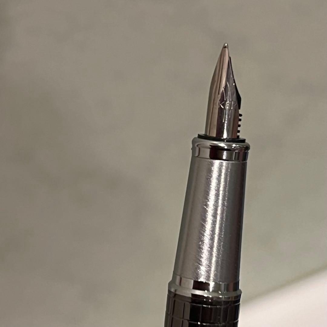 ほぼ未使用　パーカー　PARKER F 万年筆　シルバーケース付き　動作確認済み