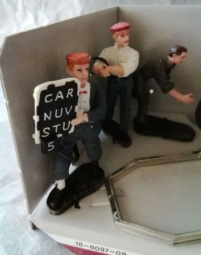 シュコー　メルセデスベンツグランプリ　ピットチームフィギュア付き　Schuco