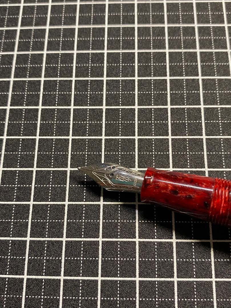 DELTA VINTAGE collection Red 万年筆　字幅M