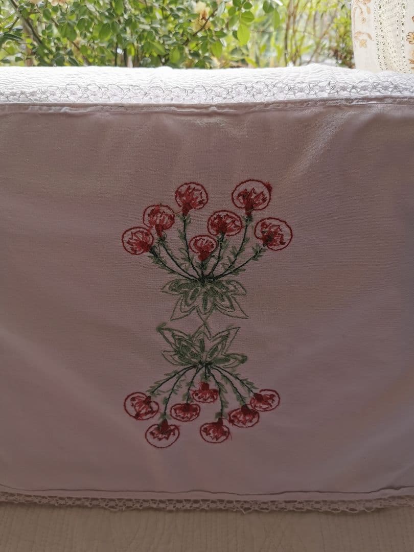 アンティークフランス サクランボに似た花刺繍の桜色ランナー ニードルワークレース