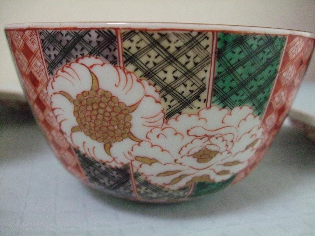 ★古美術品・古伊万里 金蘭手 蓋物碗 茶碗５客組 牡丹・吉祥文 木箱入り