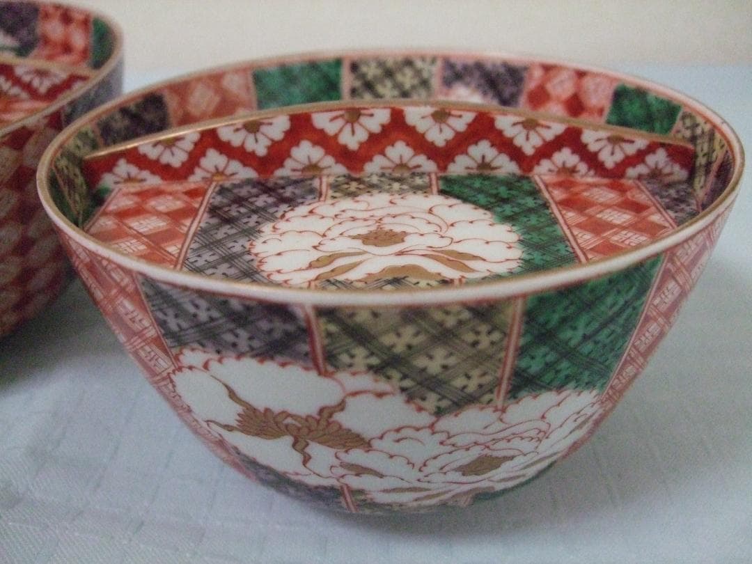 ★古美術品・古伊万里 金蘭手 蓋物碗 茶碗５客組 牡丹・吉祥文 木箱入り